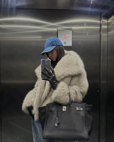 Emilia – Viraler Faux-Fur-Mantel